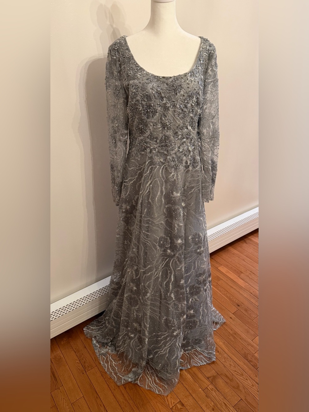 Mac Duggal 20285 Scoop Neck
Beaded Lace Dress Evening Gown, Formal Dress size 10 - Picture 4 of 15